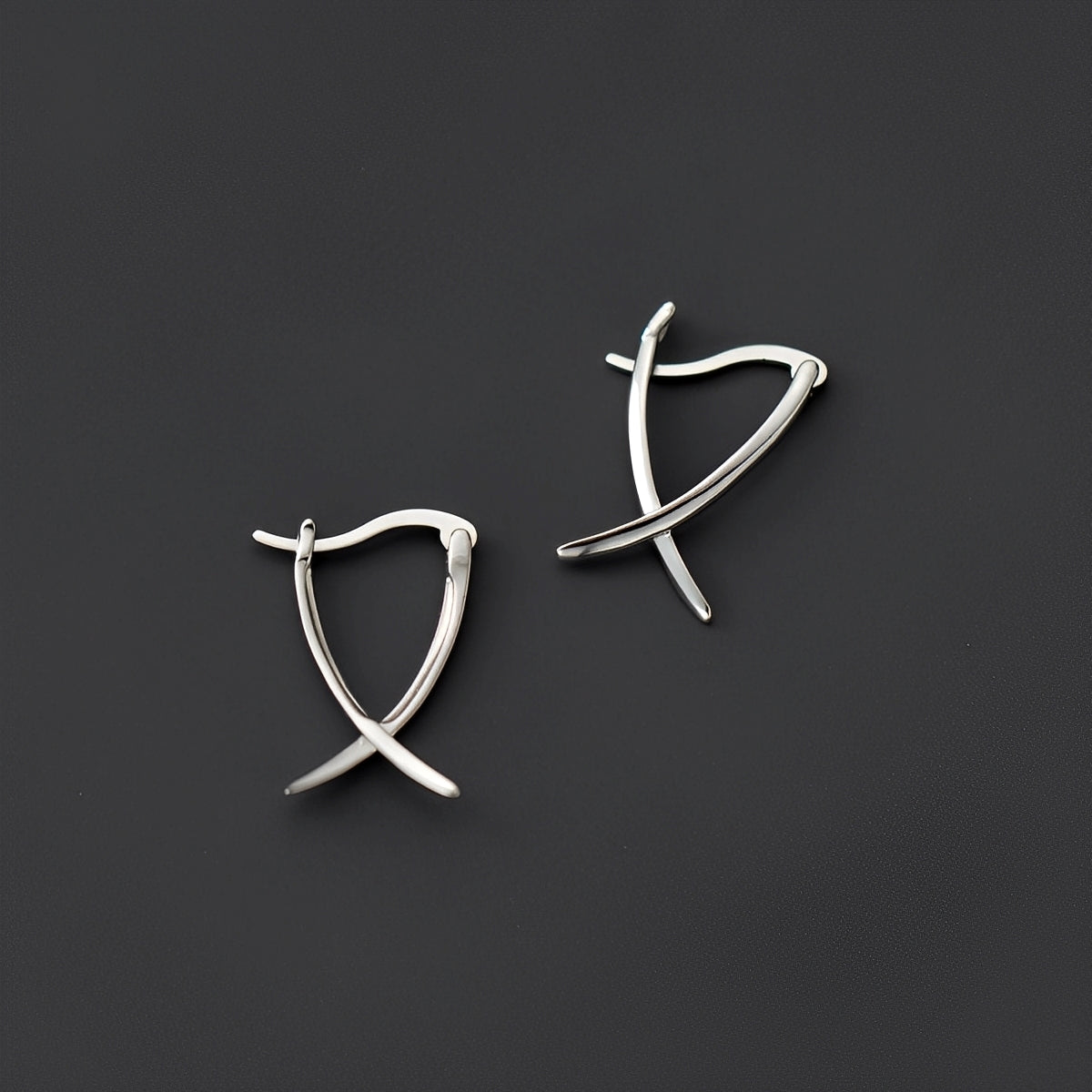 Vanny – Pendientes Cruz de Oro Elegante