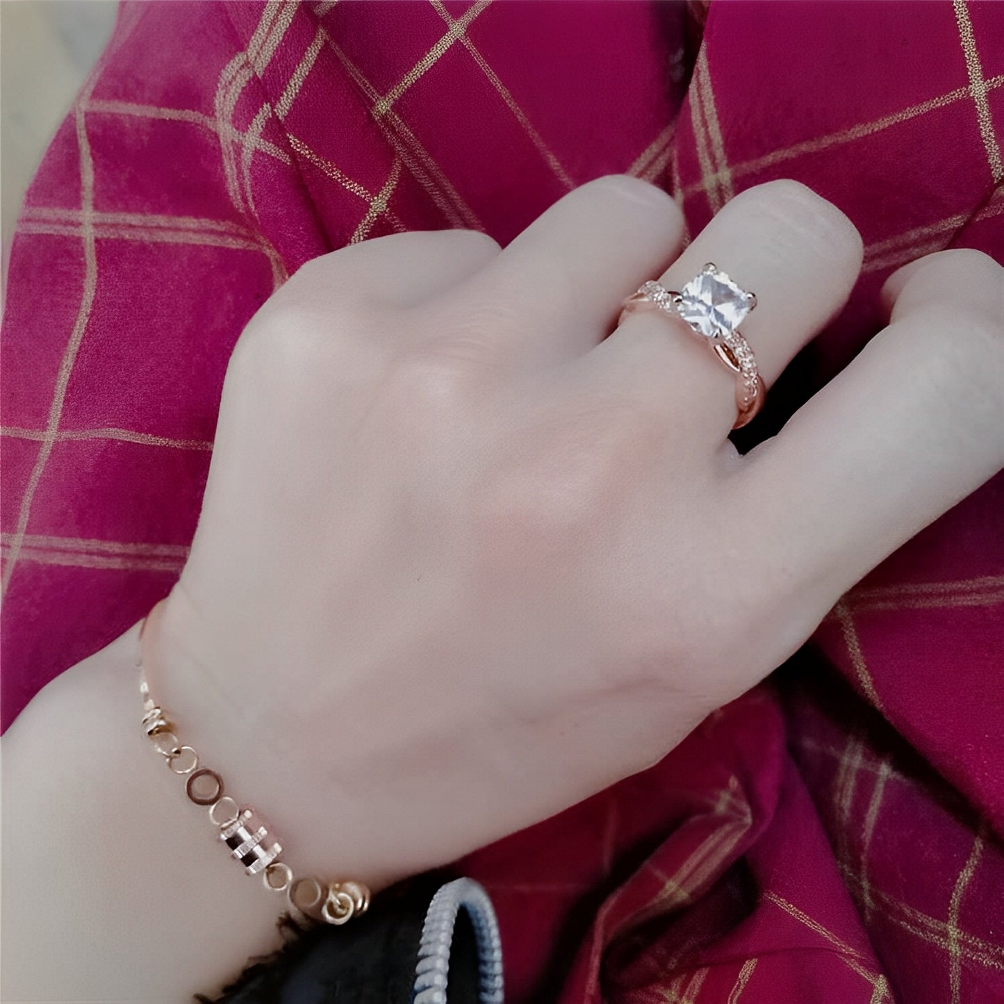 Zayna – Anillo Trenzado Vintage con Circonia Brillante