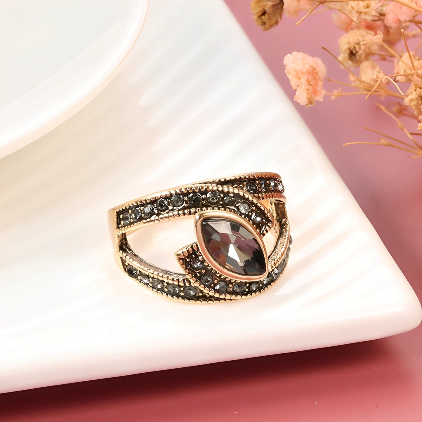 Sheena – Anillo Elegante con Cristal Negro