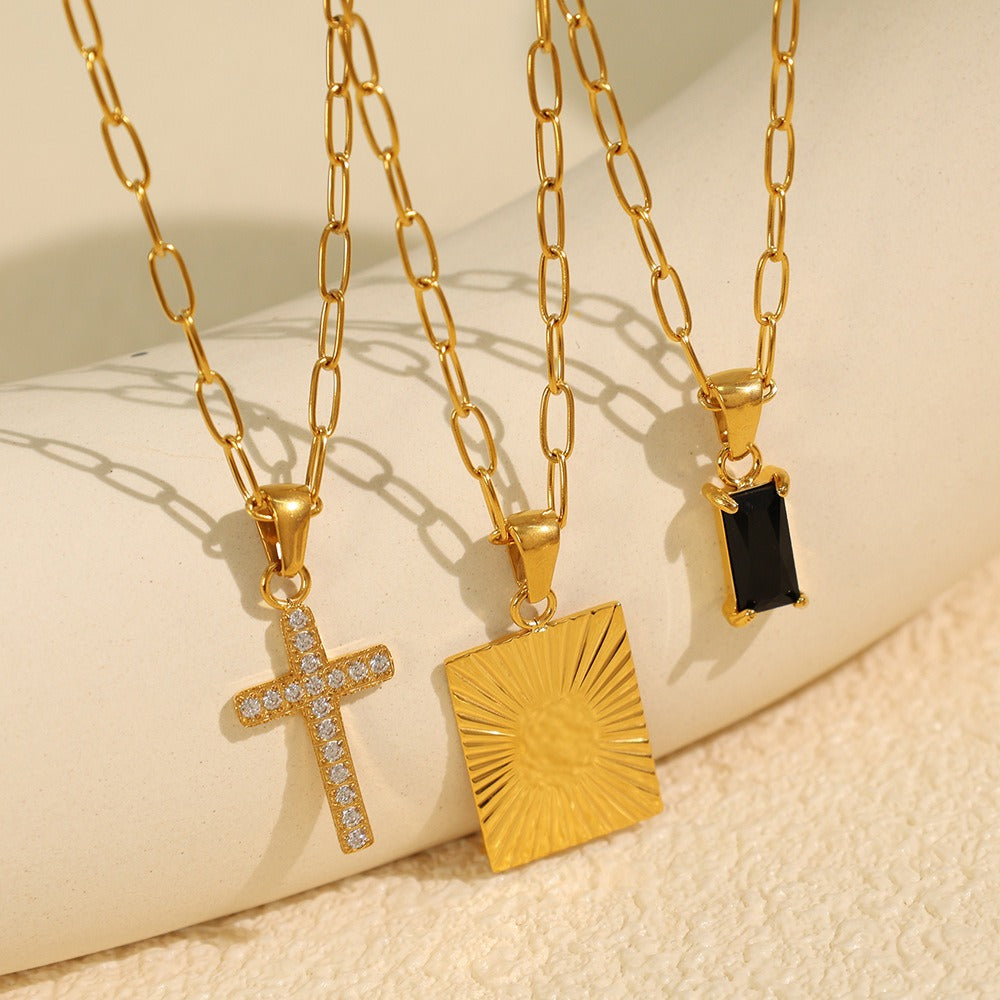 Kaela – Collar Cruz con Zirconia Negra