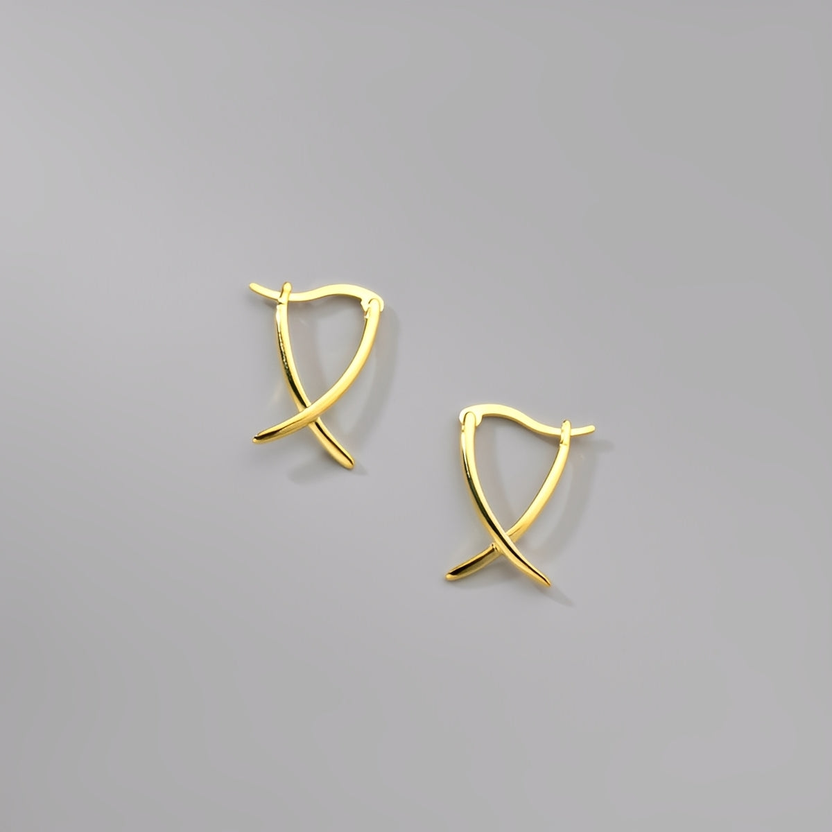 Vanny – Pendientes Cruz de Oro Elegante
