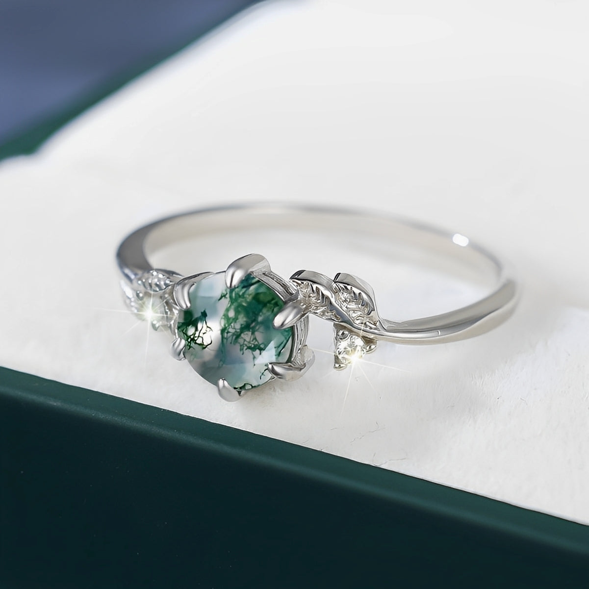 Dannah – Anillo Vintage con Piedra Verde Plateada