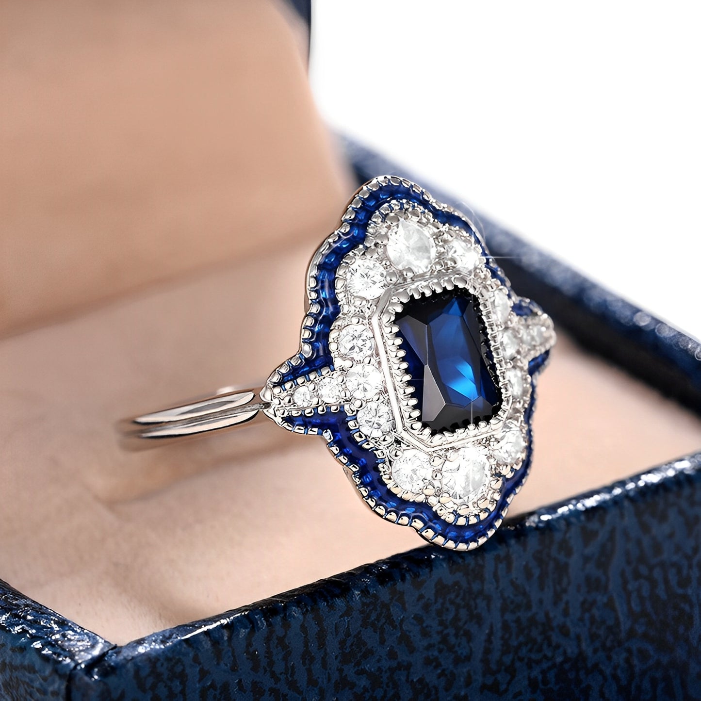 Inaya – Anillo Vintage de Plata con Cristal Azul