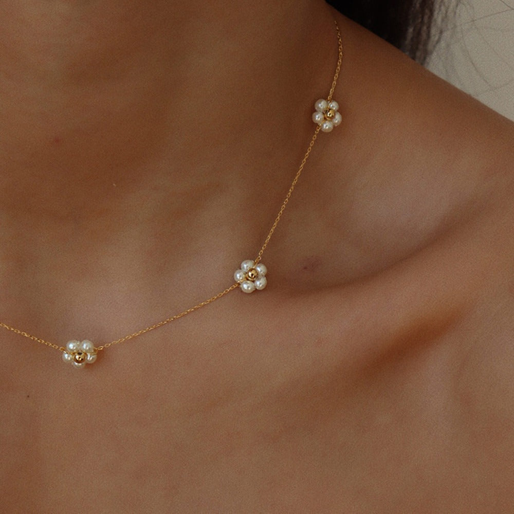 Yumi – Collar Flor de Perlas Elegante