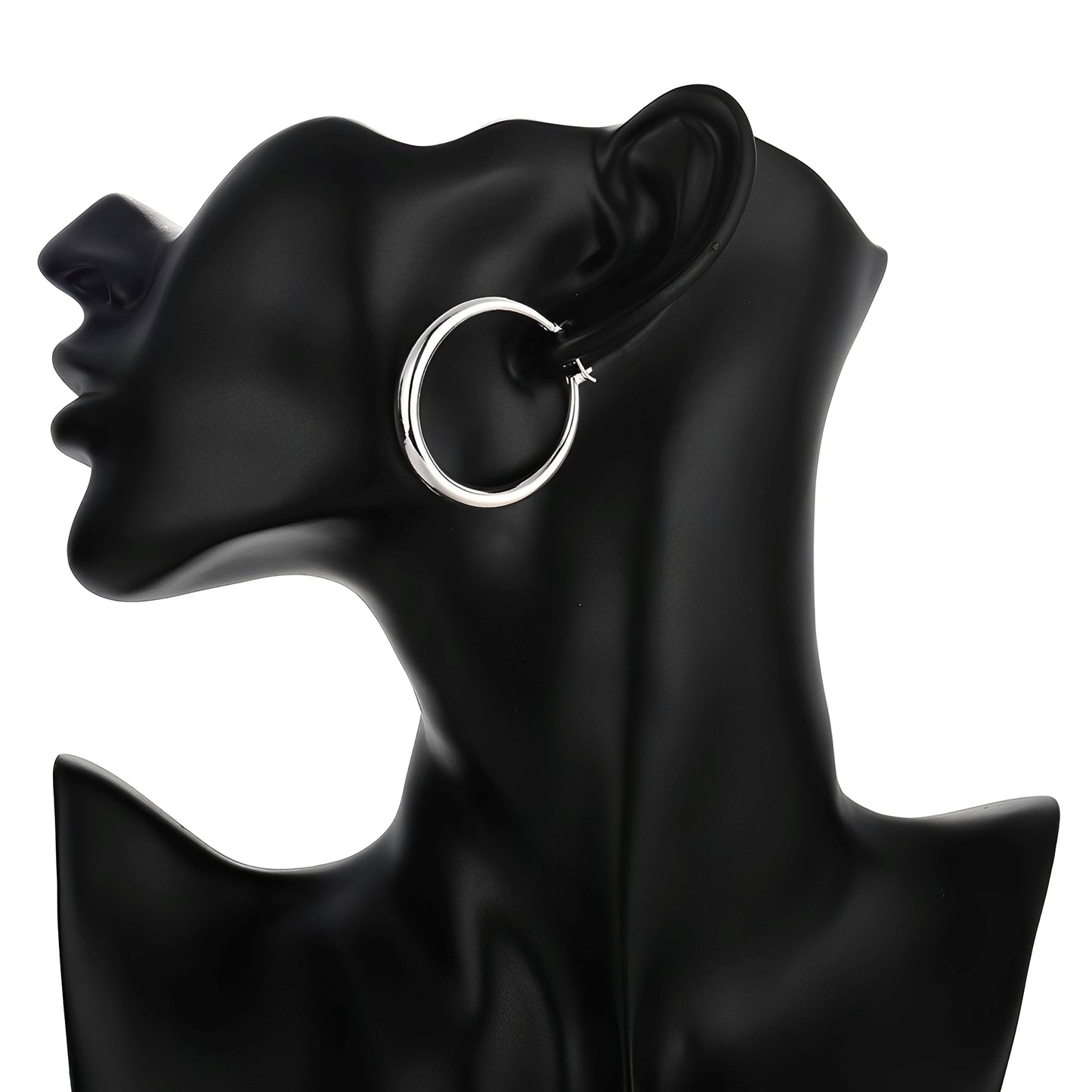 Riley – Pendientes Redondos Plateados Elegante