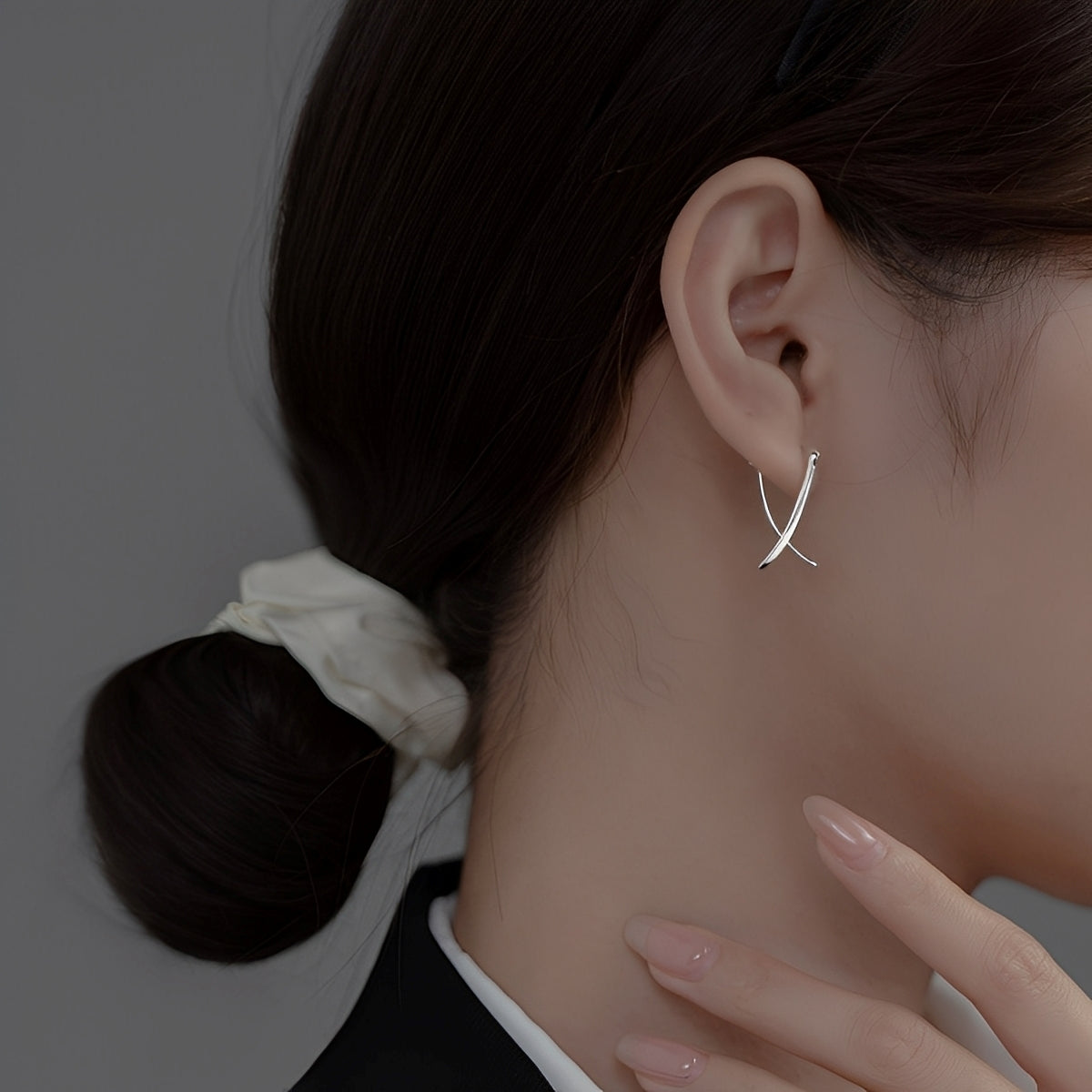Vanny – Pendientes Cruz de Oro Elegante