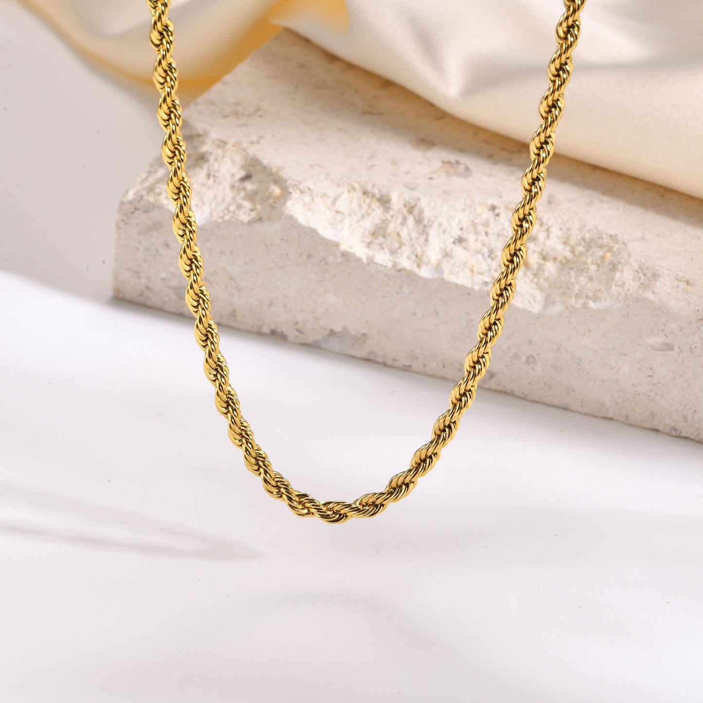 Viana – Collar de Doble Cadena Trenzada Elegante