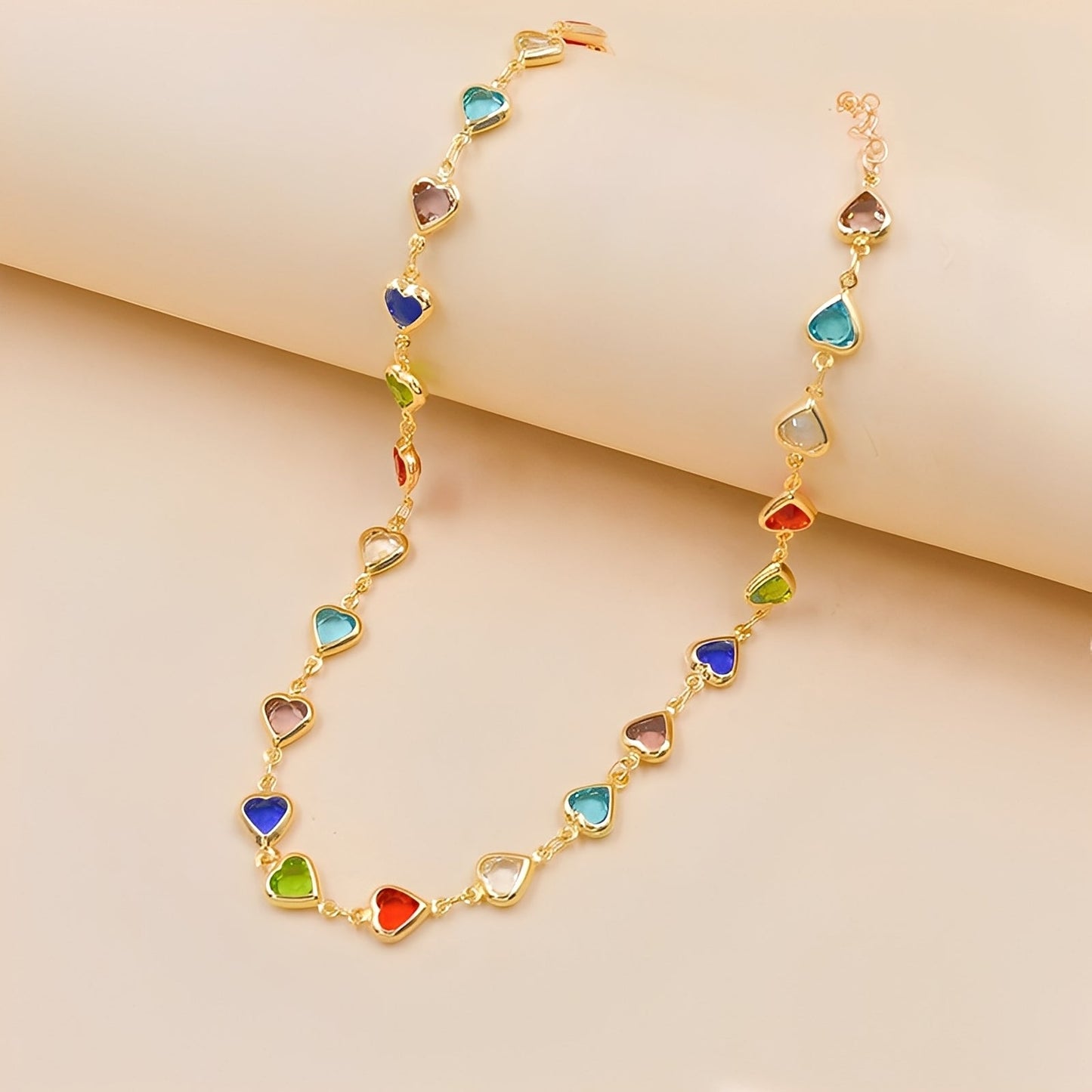 Amara – Collar de Corazones en Cristal Multicolor