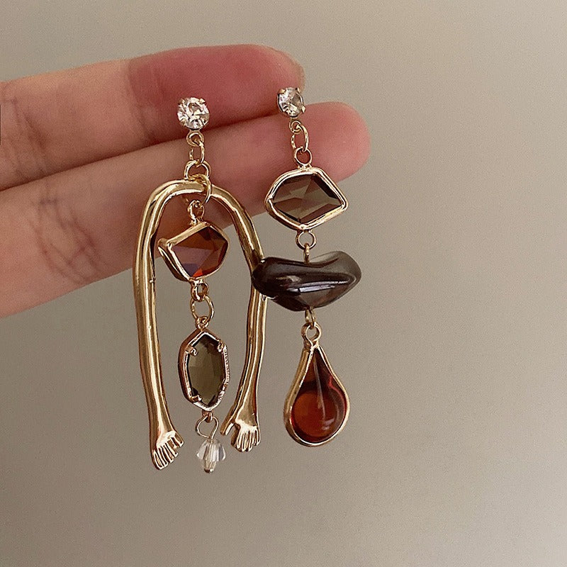 Iris – Pendientes Colgantes Asimétricos Mano & Piedras