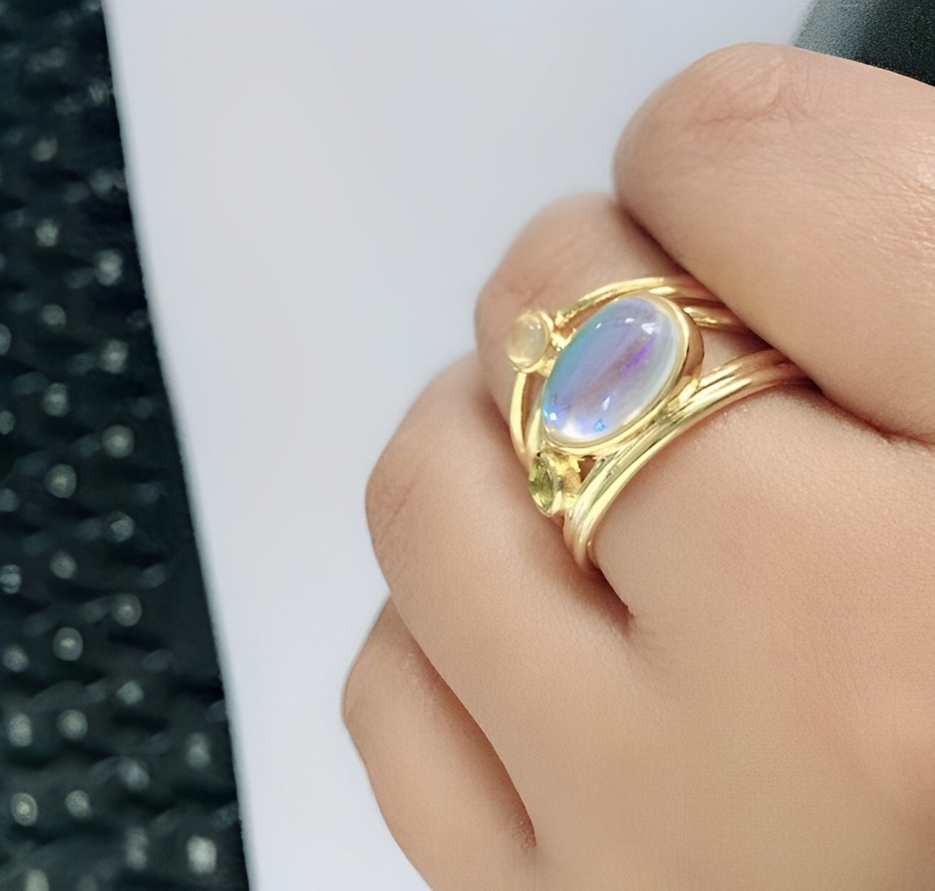 Miranda – Anillo Vintage con Piedra de Luna Azul