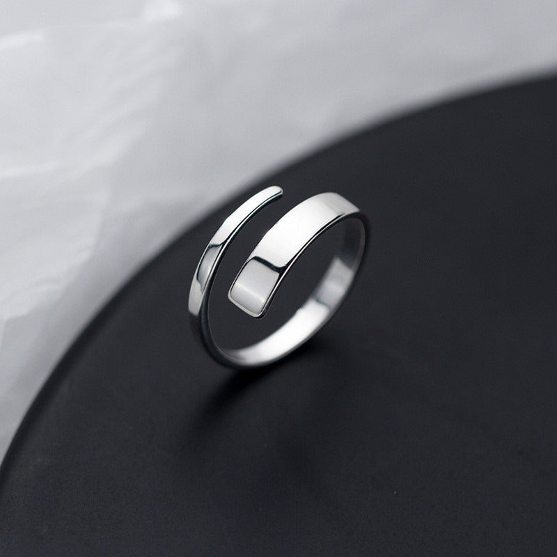 Leslie – Anillo Vintage de Plata con Acabado Texturizado