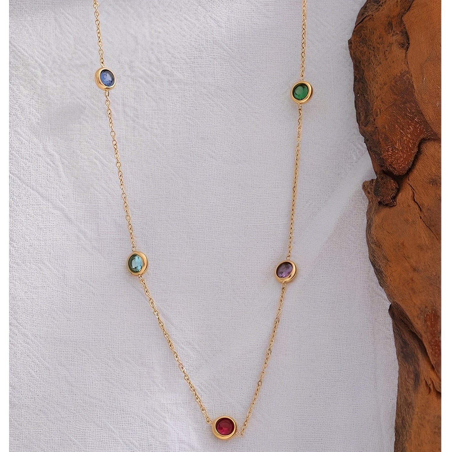 Valina – Collar de Cadena Fina Dorada Elegante