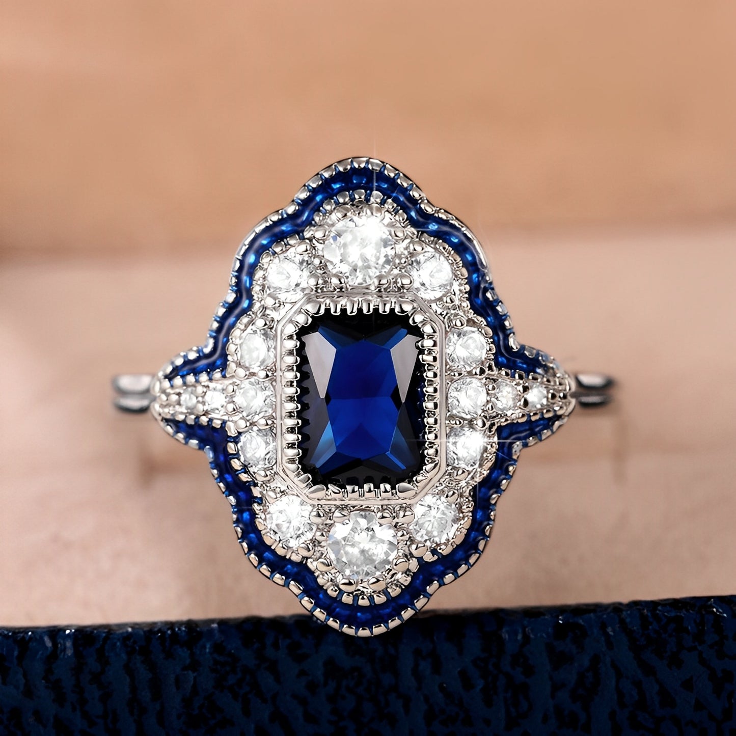 Inaya – Anillo Vintage de Plata con Cristal Azul