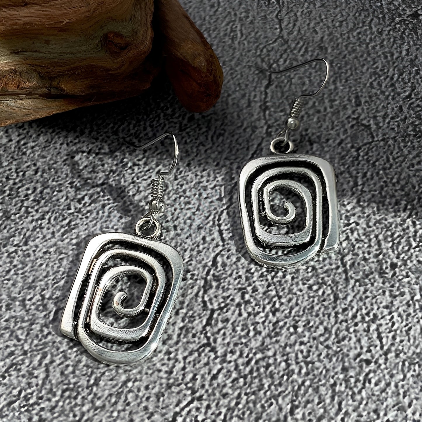 Kaia – Pendientes Boho en Plata con Diseño Espiral
