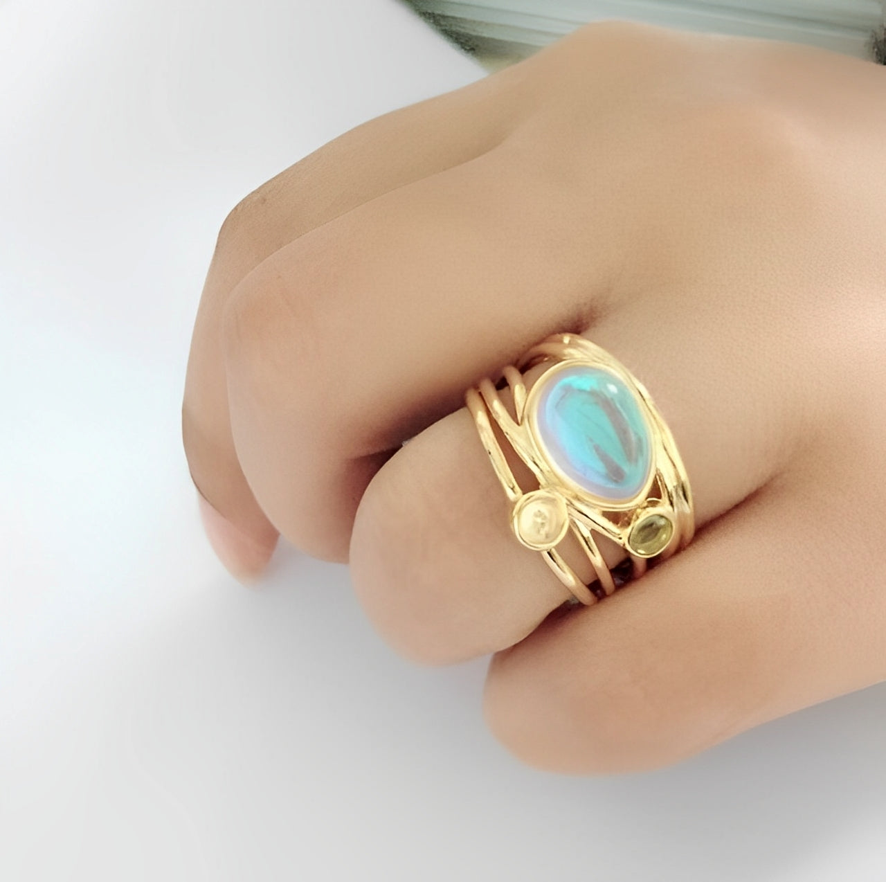 Miranda – Anillo Vintage con Piedra de Luna Azul