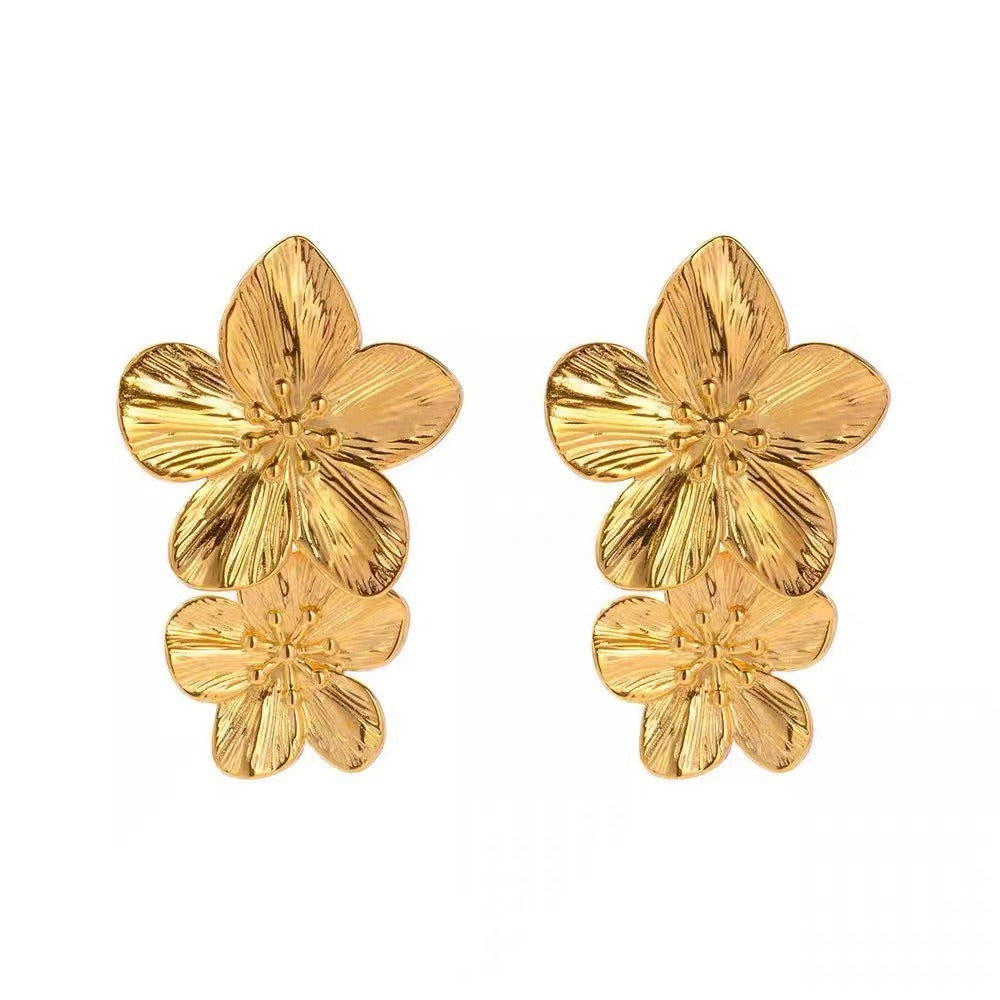 Shannon – Pendientes Dorados Flor Desplegada