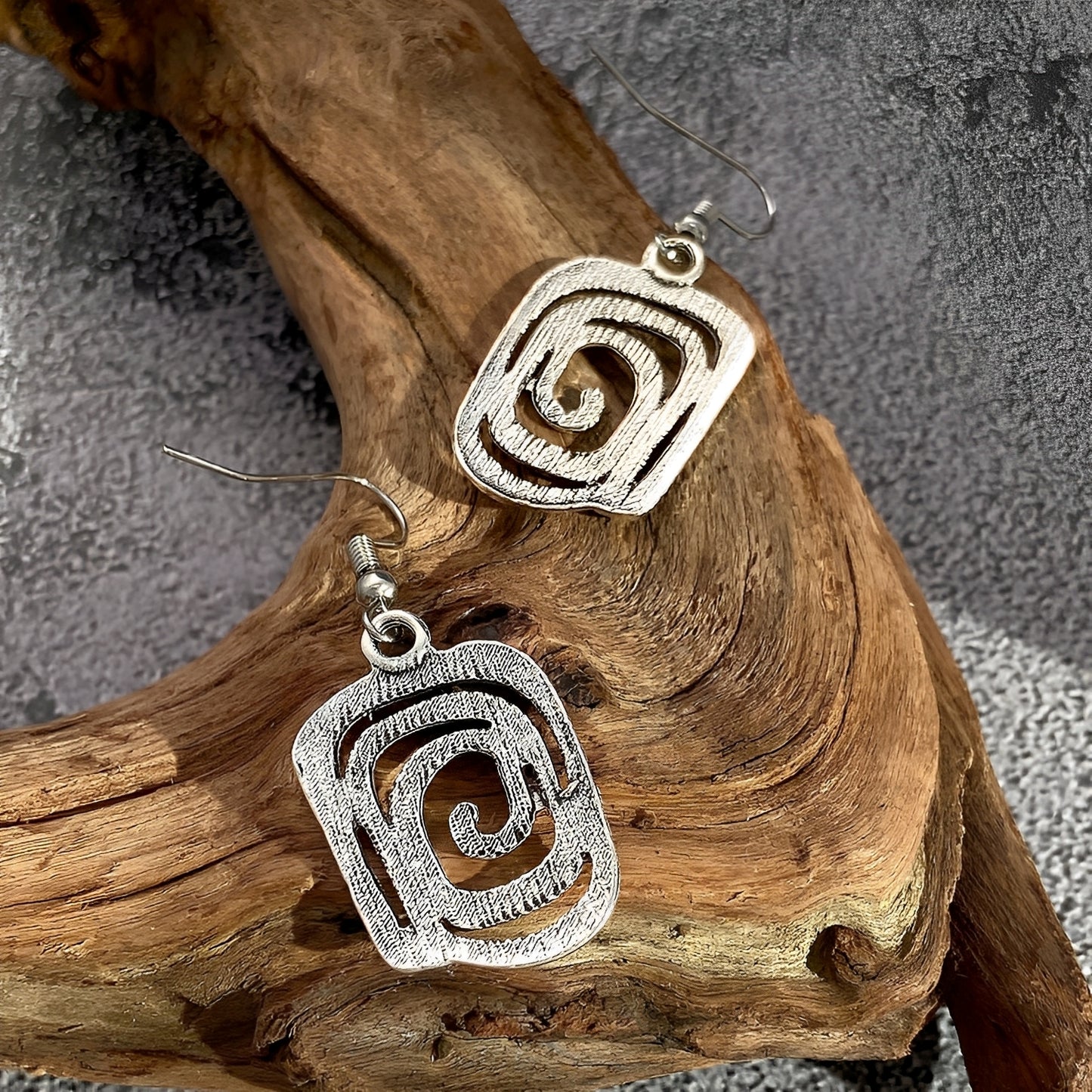 Kaia – Pendientes Boho en Plata con Diseño Espiral