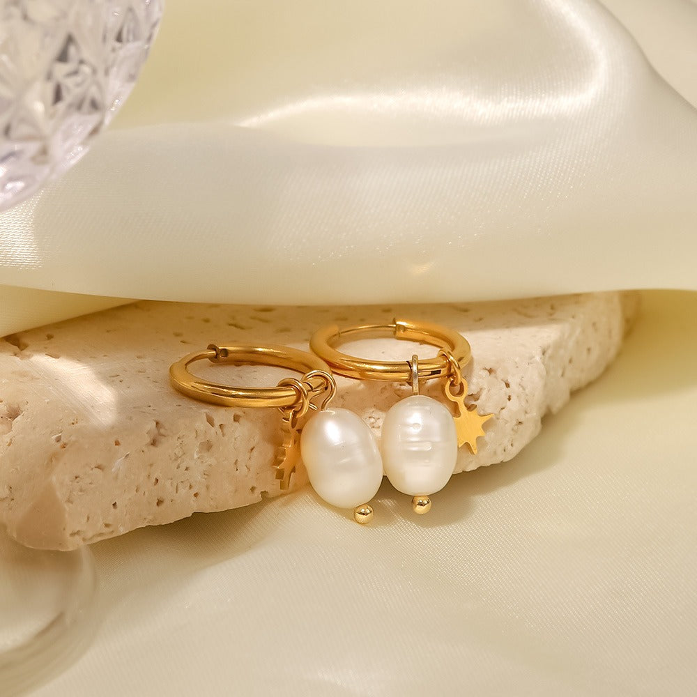 Silke – Pendientes Estrella y Perla de Agua Dulce Dorados