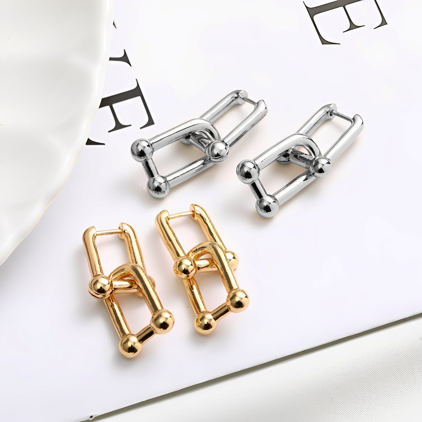 Emmie – Pendientes U Cortos Desmontables