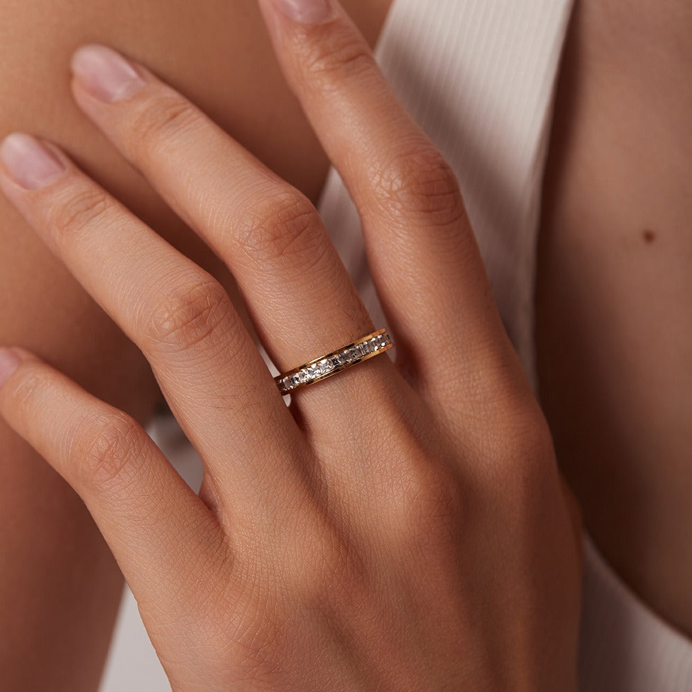 Alleria – Anillo Dorado Elegante