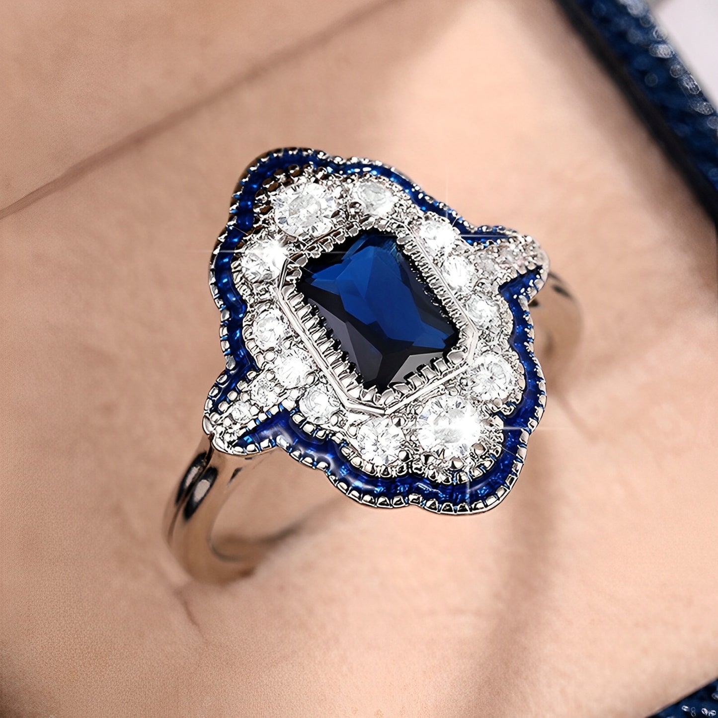 Inaya – Anillo Vintage de Plata con Cristal Azul