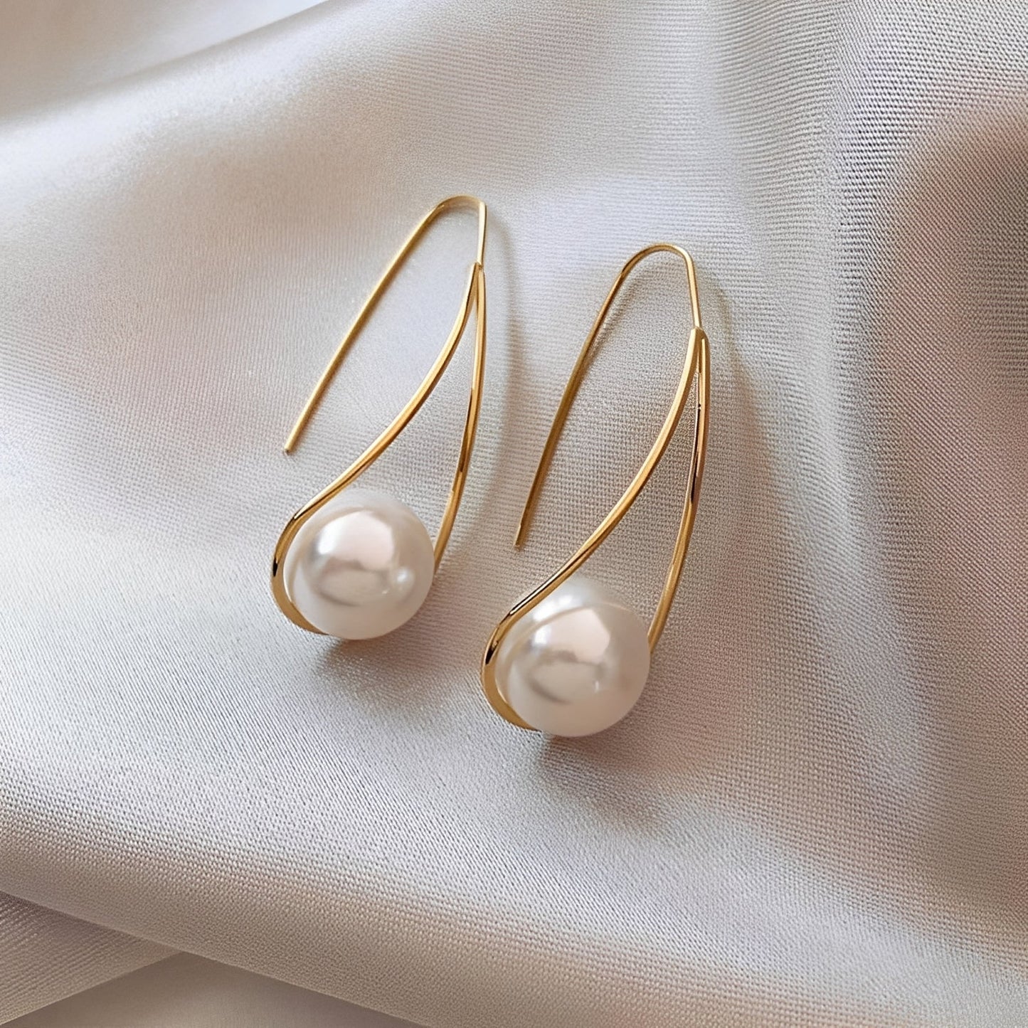 Cameron – Pendientes Perlas Doradas Colgantes