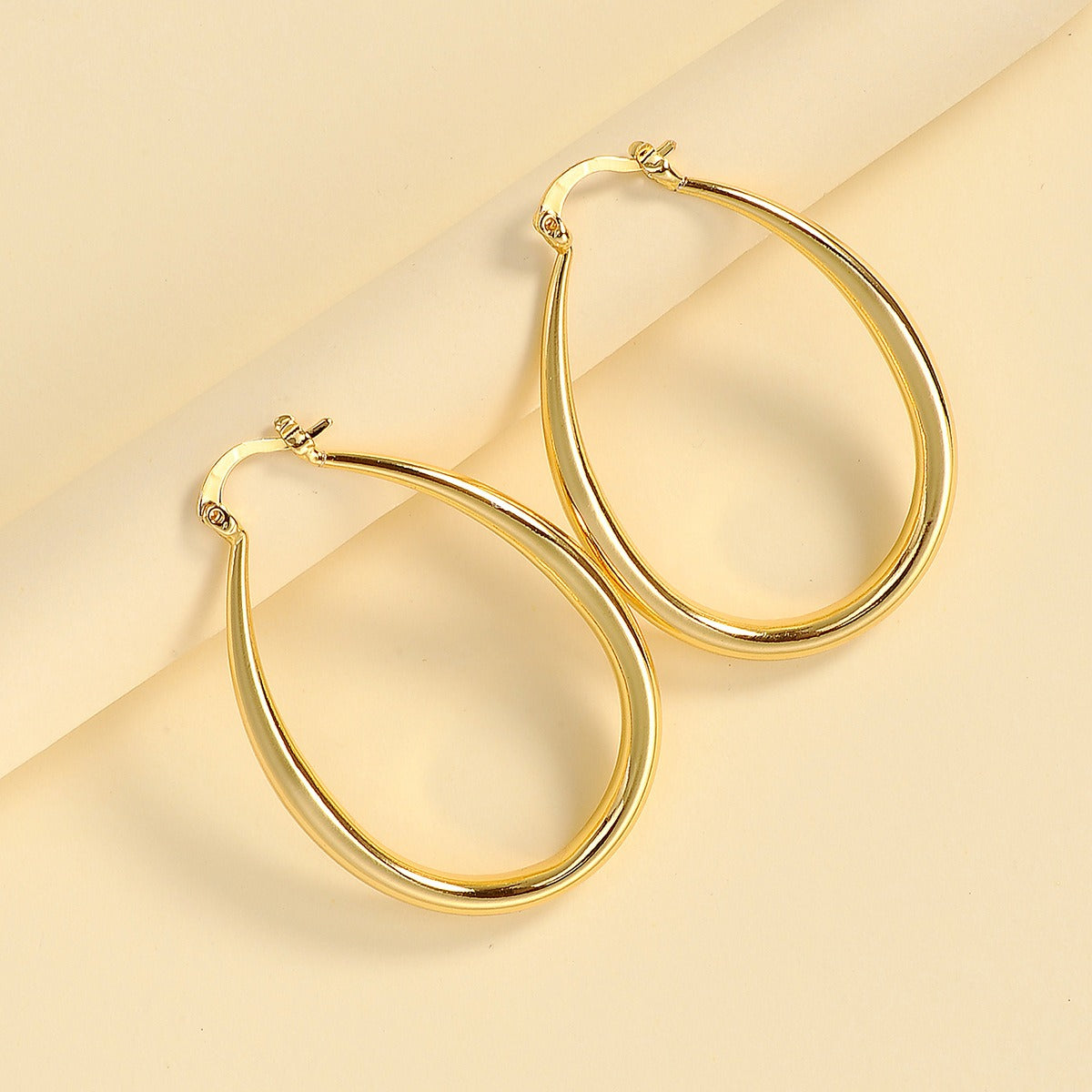 Claire - Aros Dorados de Estilo Vintage