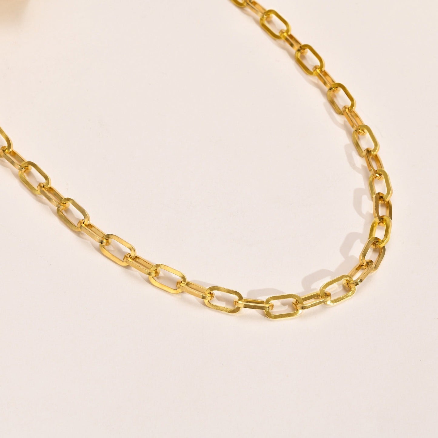 Elea – Collar Simple de Acero Titanio