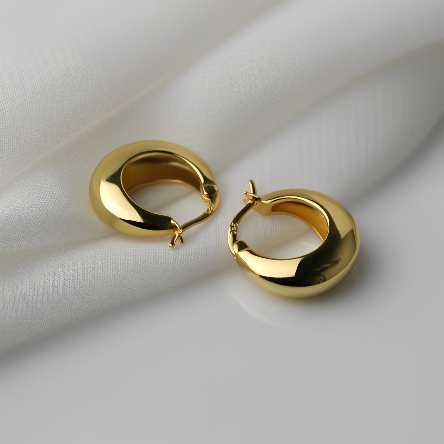 Briana – Pendientes Aro Dorados Gruesos Elegantes