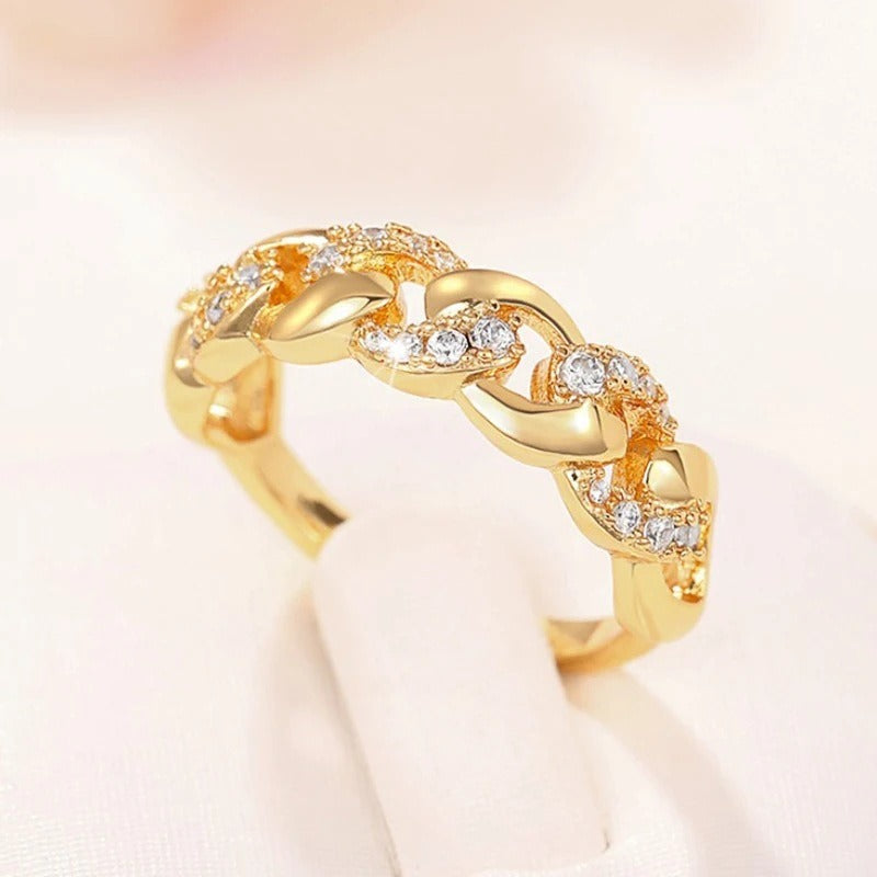 Gina – Anillo Elegante Enredado en Oro