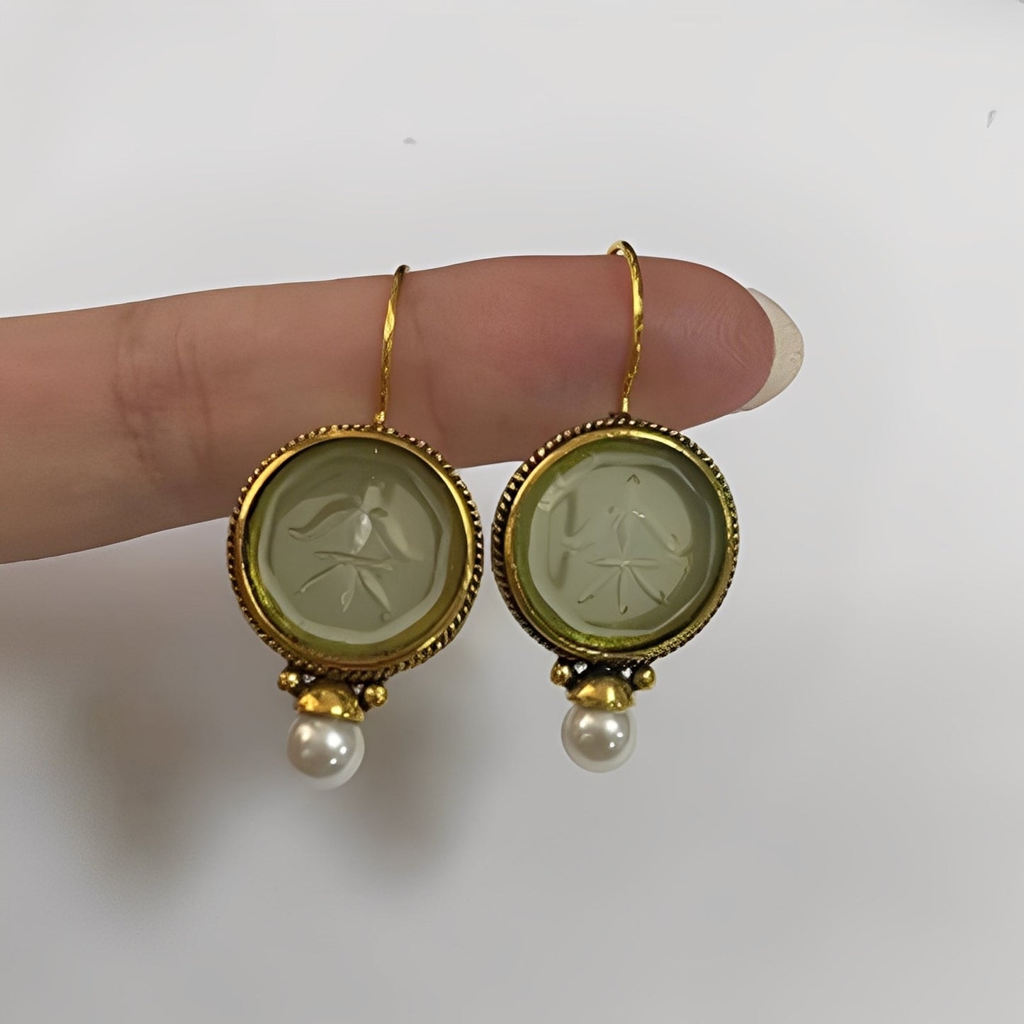Nolwenn – Pendientes Vintage Perla y Esmeralda