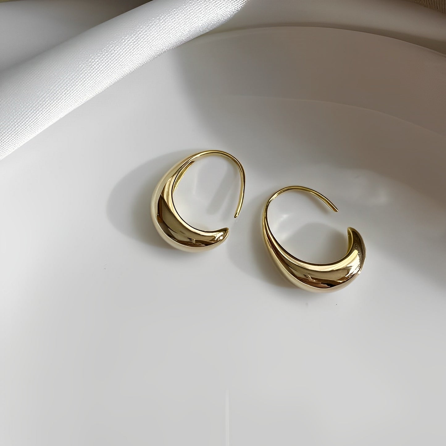 Almera – Pendientes Dorados de Lujo