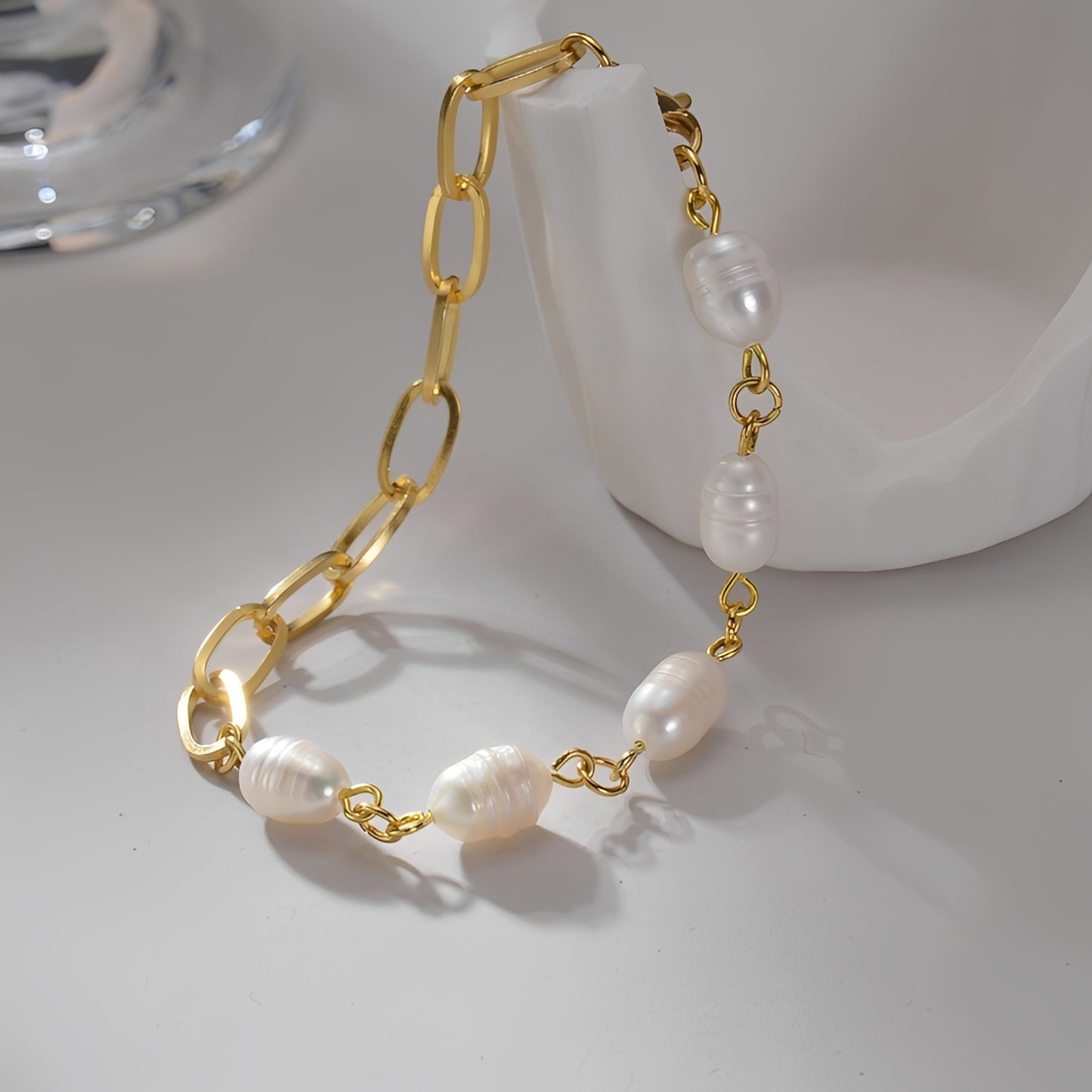 Celina – Pulsera Perla Dorada Elegante