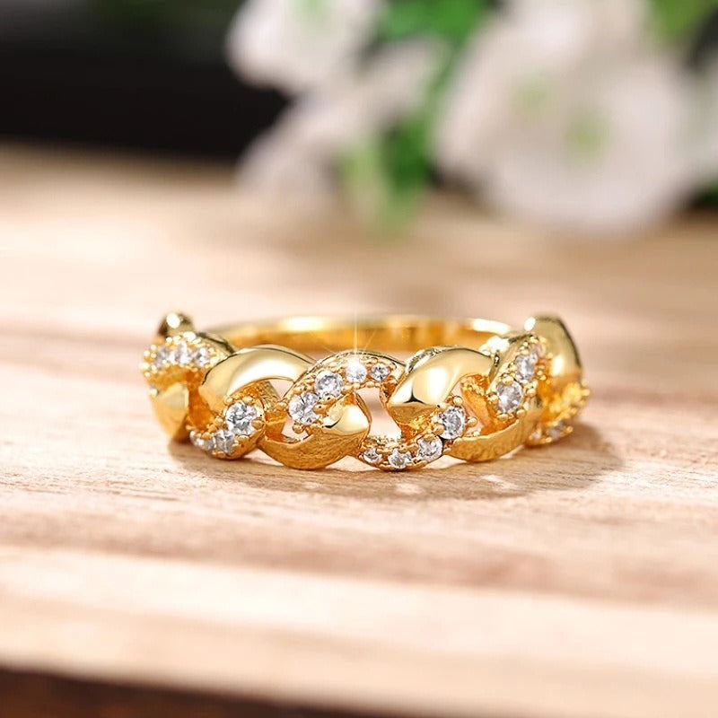 Gina – Anillo Elegante Enredado en Oro