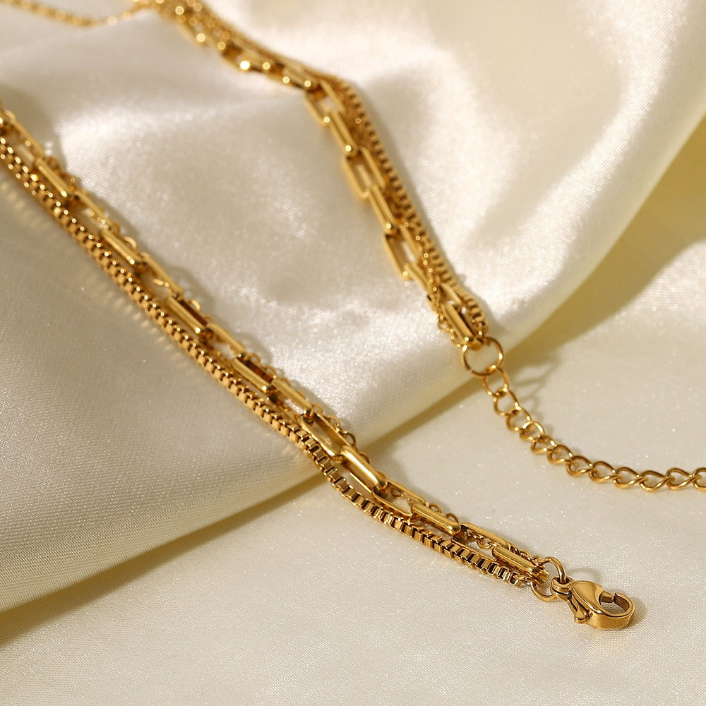 Zarah – Collar Dorado de 3 Filas