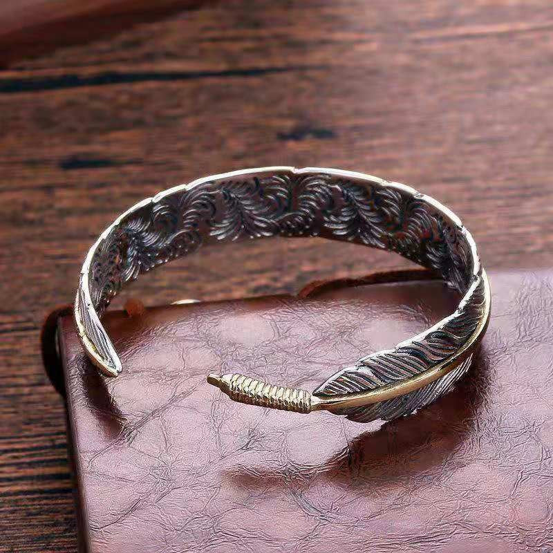 Jessica – Brazalete Manchette Pluma Vintage