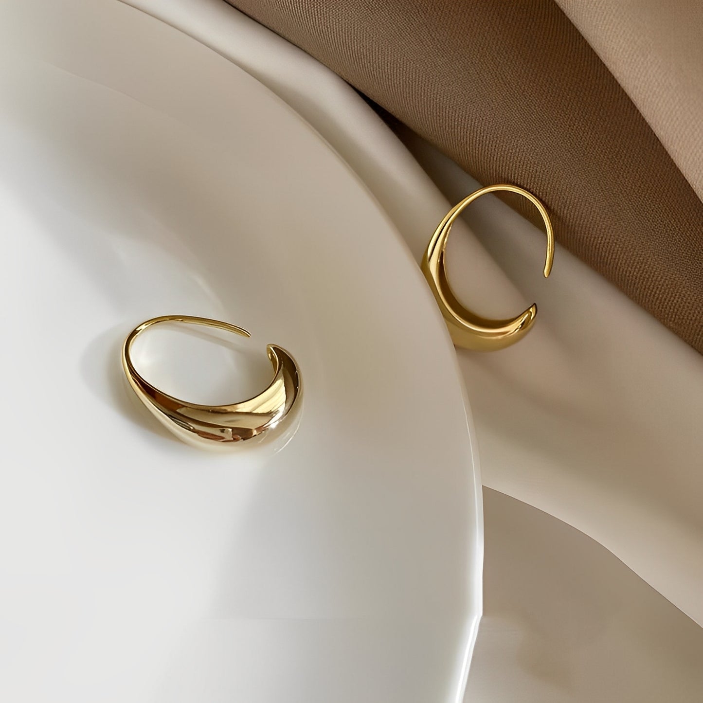 Almera – Pendientes Dorados de Lujo