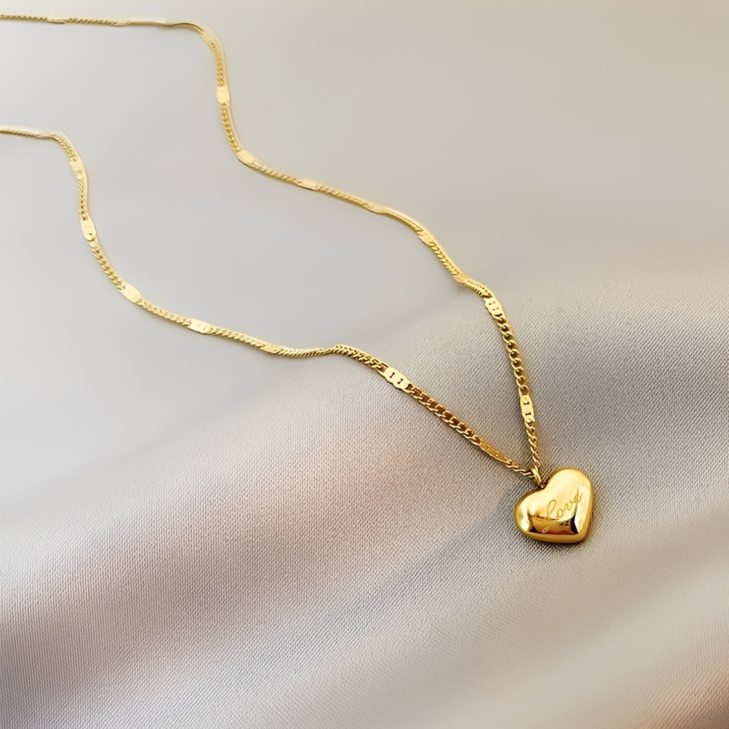 Yumi – Collar Corazón de Oro