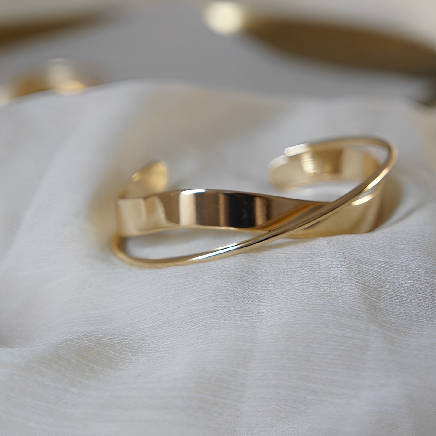 Lina – Pulsera Clásica en Color Dorado