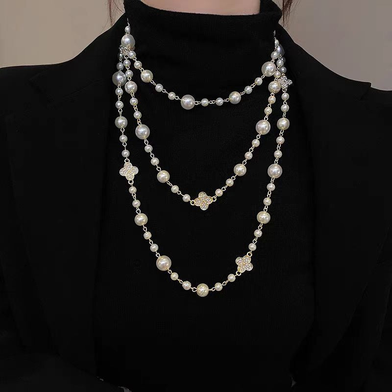 Collen – Collar Elegante en Oro con Perla
