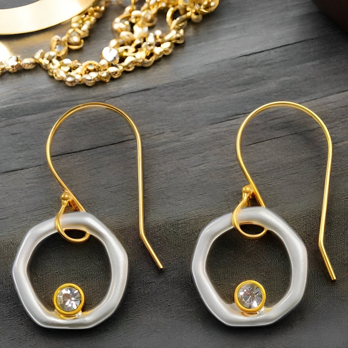Isolde – Pendientes Vintage de Circon con Detalle Dorado y Plateado
