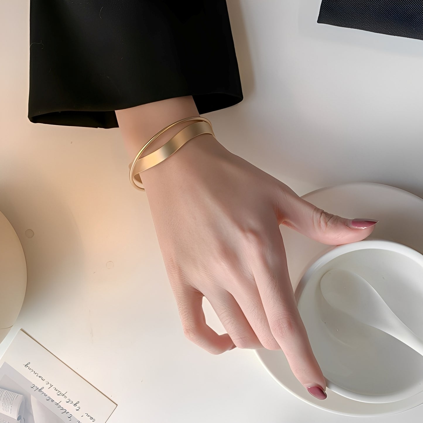 Lina – Pulsera Clásica en Color Dorado