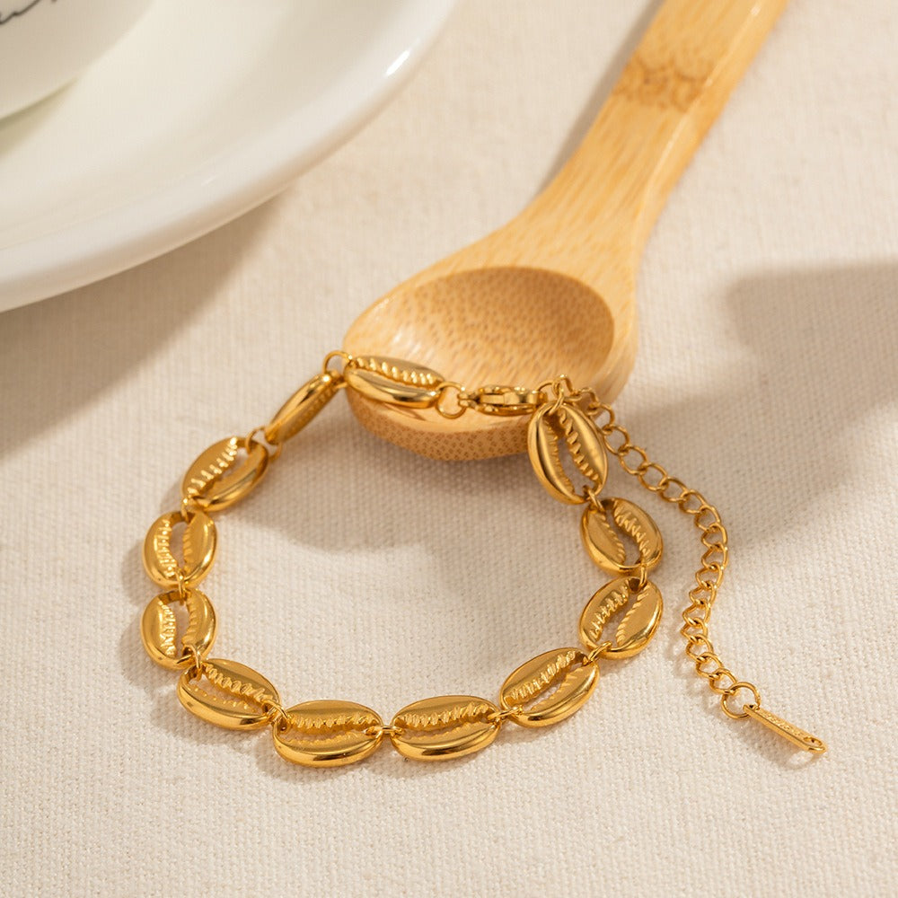 Remy – Pulsera Concha Dorada Elegante