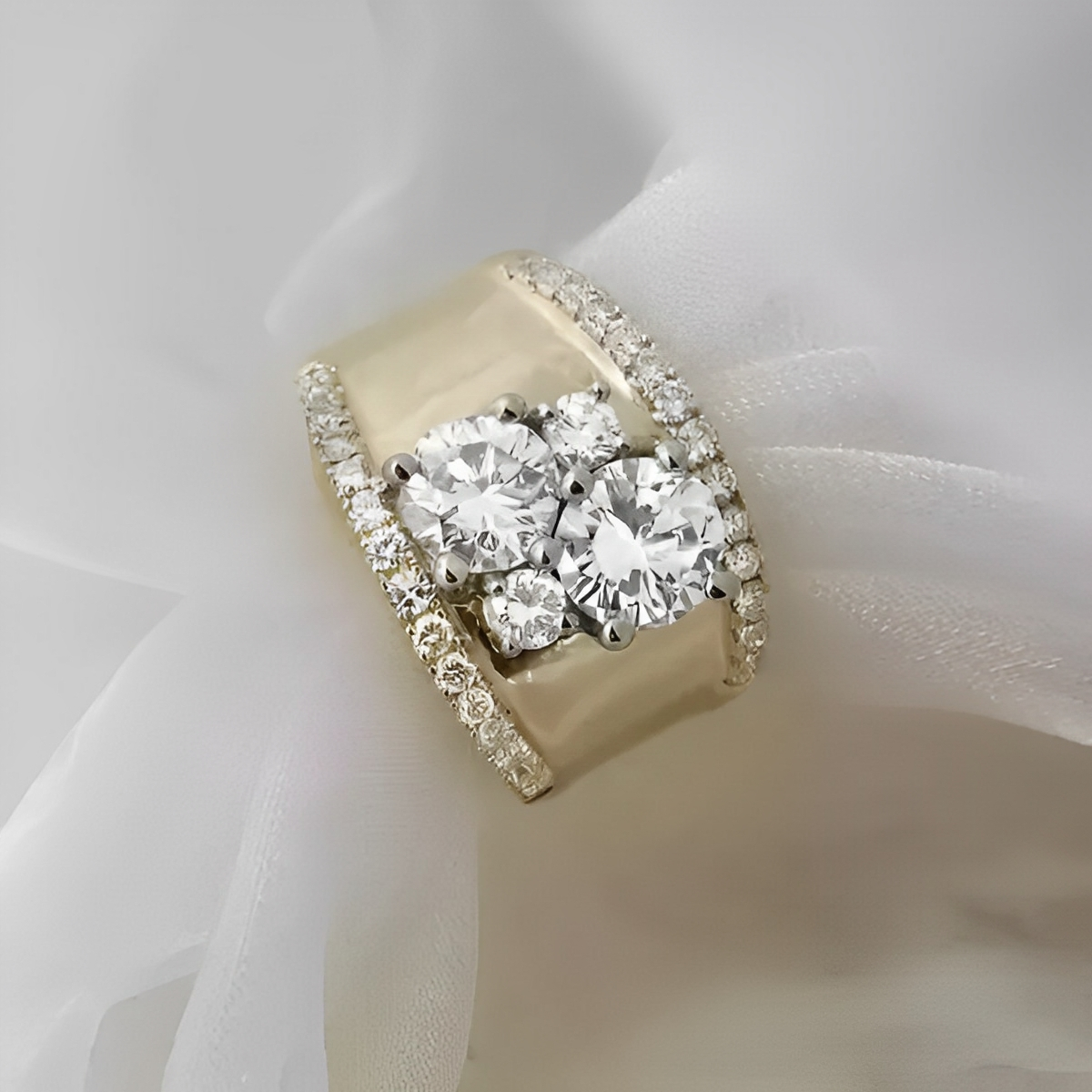 Leona – Anillo Dorado Vintage con Circonia Brillante