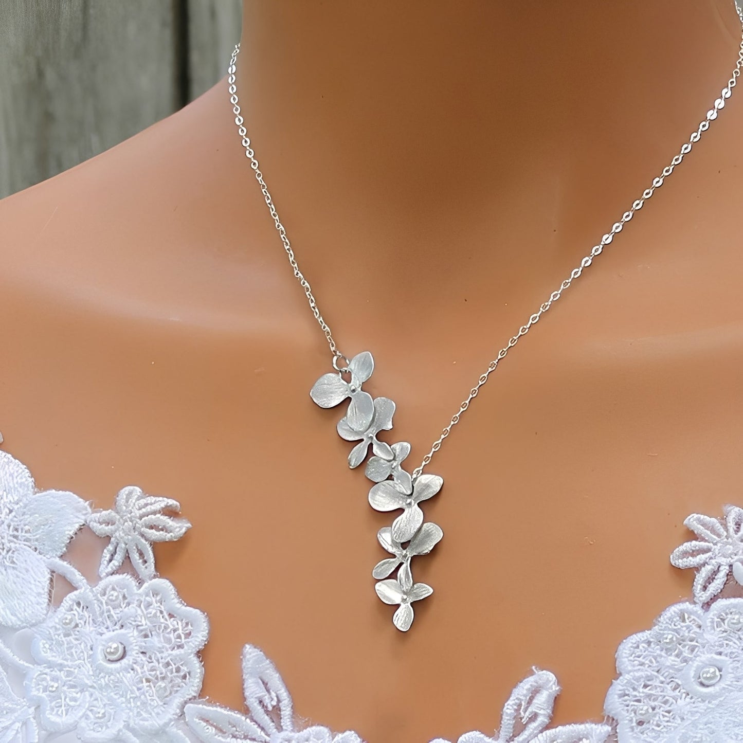 Sylvaine – Collar Flor Antigua en Plata