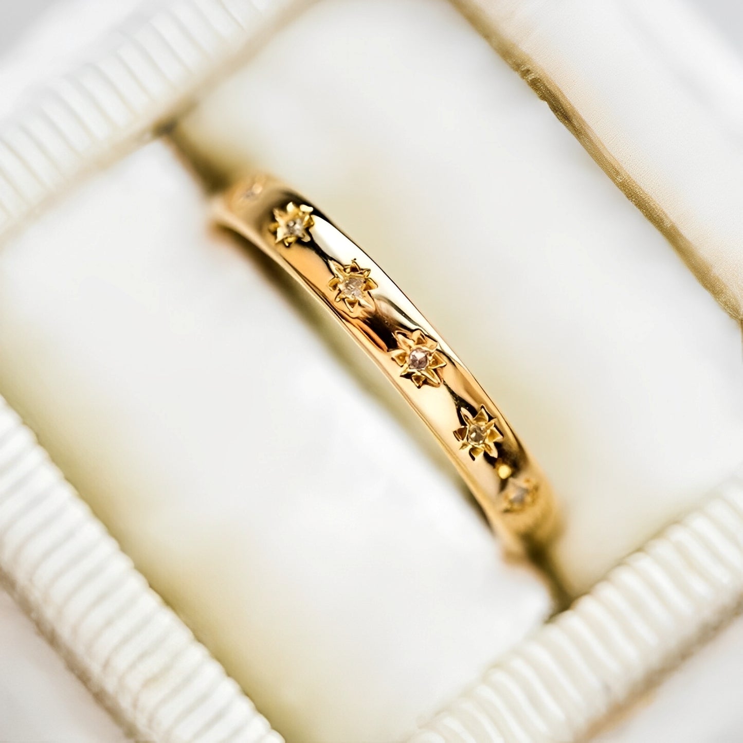 Katara – Anillo Vintage en Dorado con Circonitas