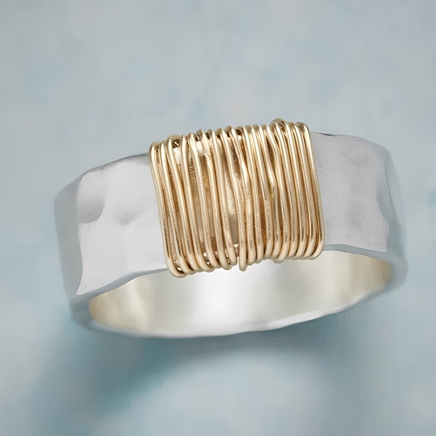 Cecile – Anillo de Plata Elegante con Hilos Dorados