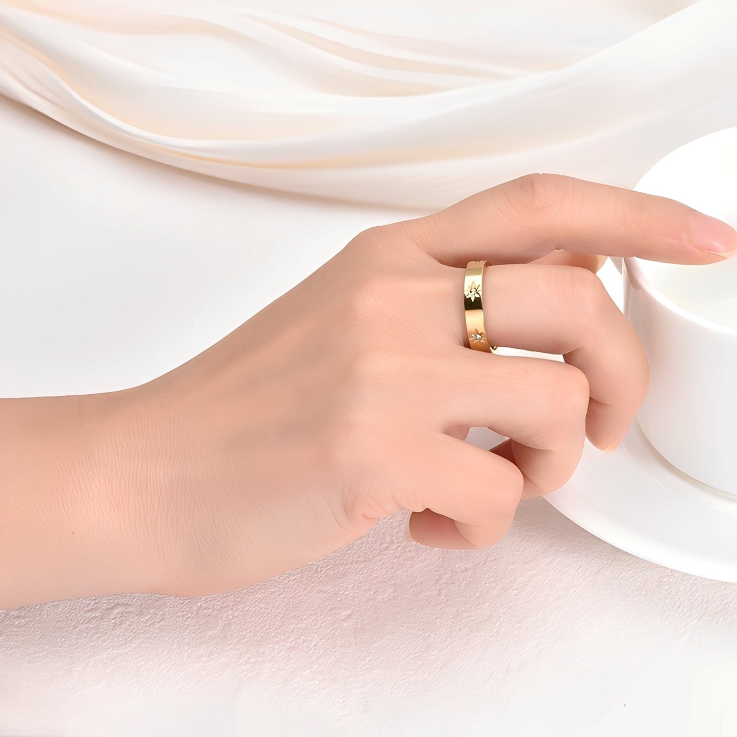 Nova – Anillo Dorado Estrellas Brillantes