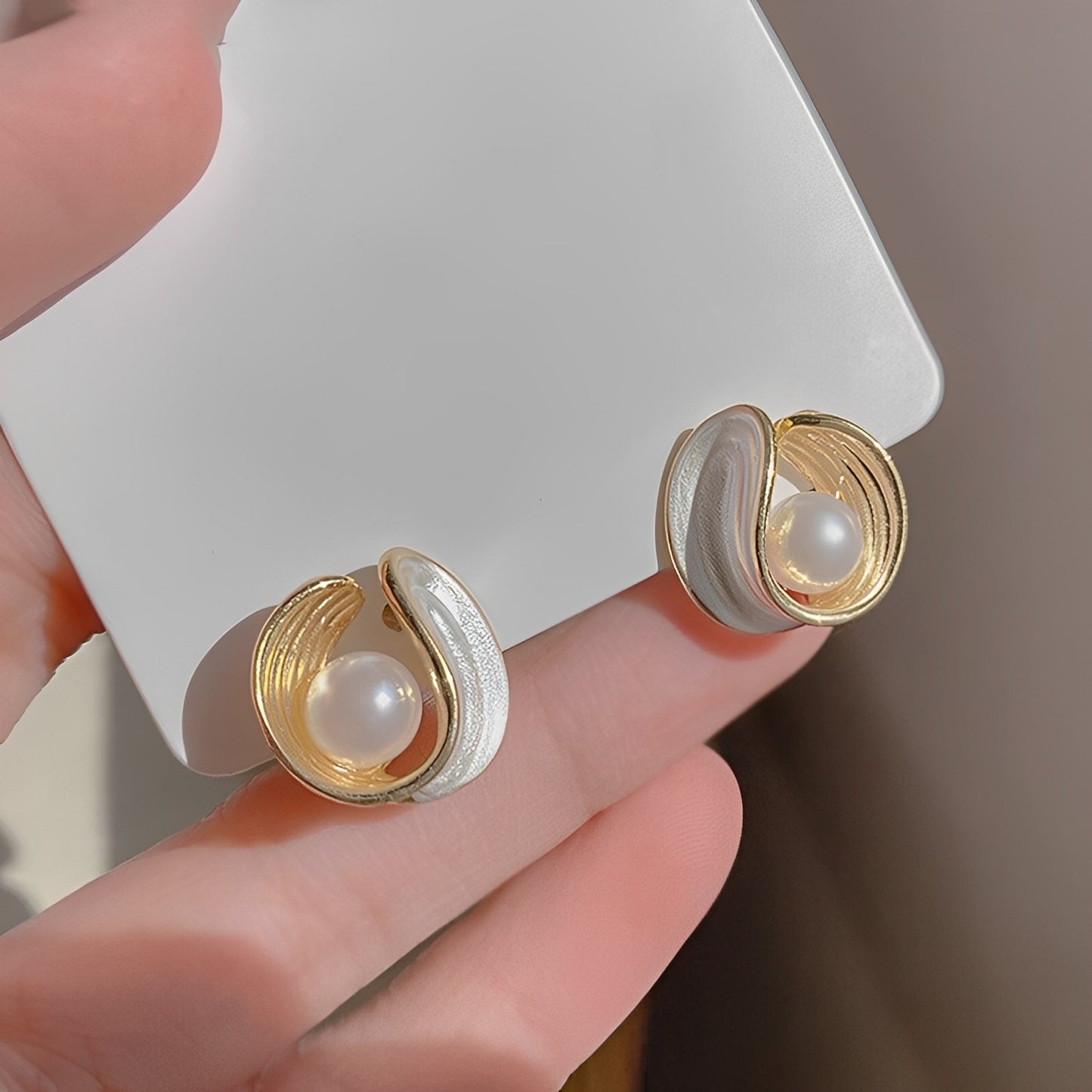 Aimee – Pendientes de Lujo con Ópalo Blanco y Perlas en Oro