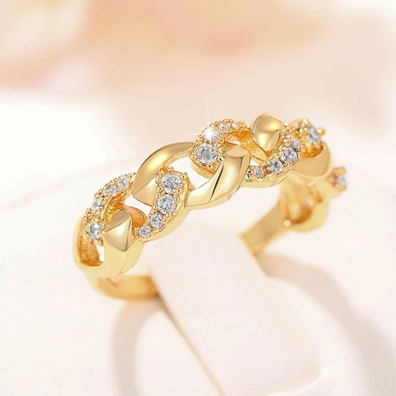 Gina – Anillo Elegante Enredado en Oro